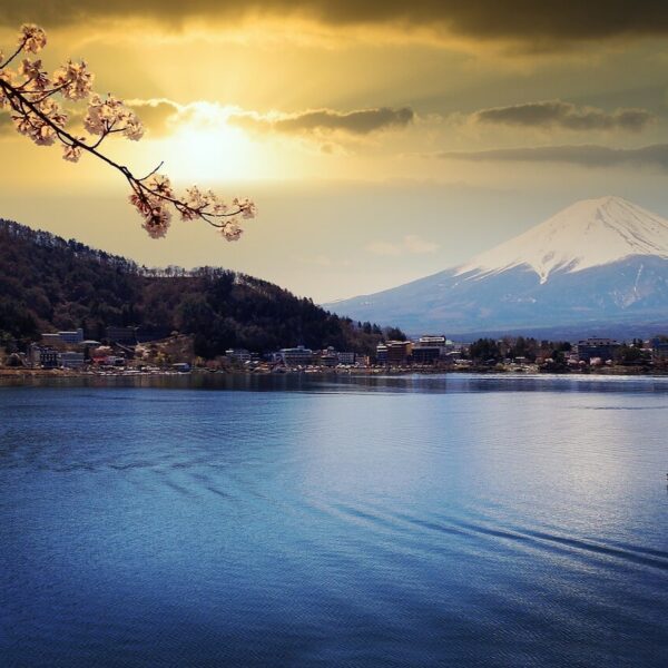 picture of mount fuji with a setting sun